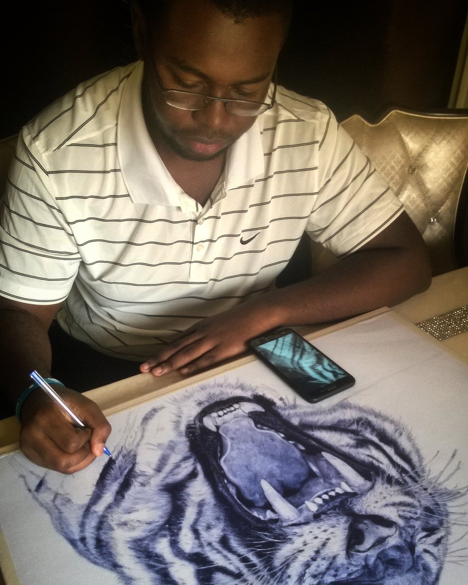 tamster_c's tweet image. The negative parts of Naija are being recognised more than the positives. While we pray for things to improve, we want change that viewpoint and show the world that Nigerians have a lot to offer in the creative light. I'm a Nigerian Ballpoint pen artist #WeAreNigerianCreatives