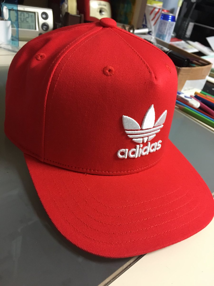 Ishikawa A Twitter 帽子買ったから アニメ業界の名物ゴールキーパーとして 生きて行きたいと思う 赤い帽子に赤いユニホームとロングパンツのsggk