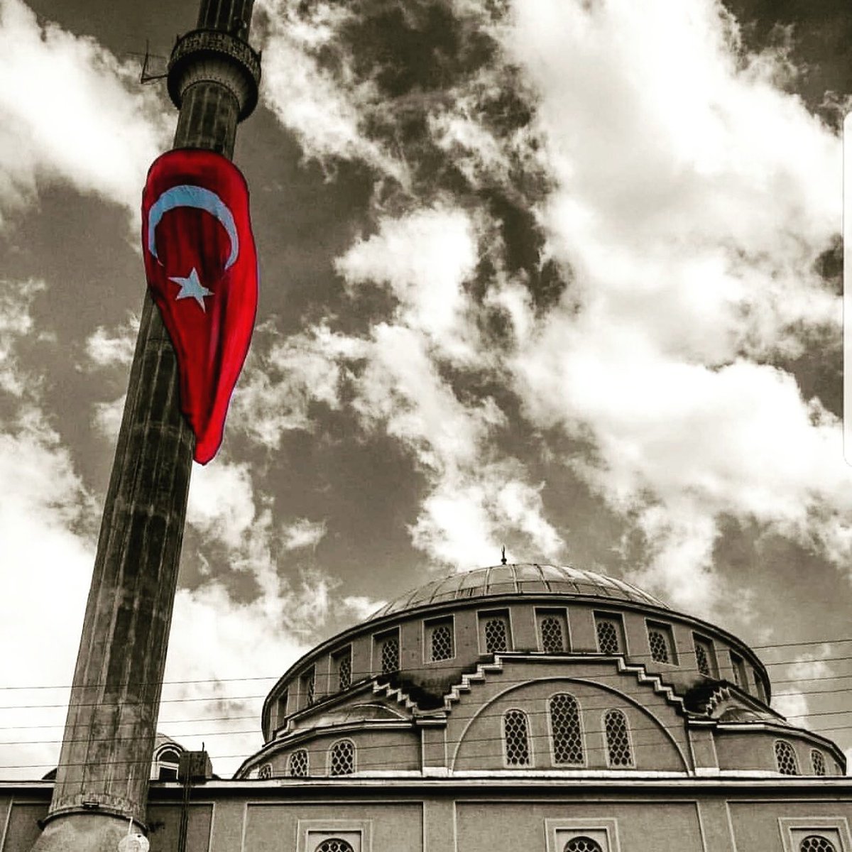 CihanUremis's tweet photo. Biz, kısık sesleriz... Minareleri,
Sen, ezansız bırakma Allah’ım!
Ya çağır surda bal yapanlarını,
Ya kovansız bırakma Allah’ım!
Mahyasızdır minareler... Göğü de,
Kehkeşansız bırakma Allah’ım!
Müslümanlıkla yoğrulan yurdu,
Müslümansız bırakma Allah’ım!

🇹🇷
Hayırlı Cumalar
🇹🇷 https://t.co/0CrLQGdWSY
