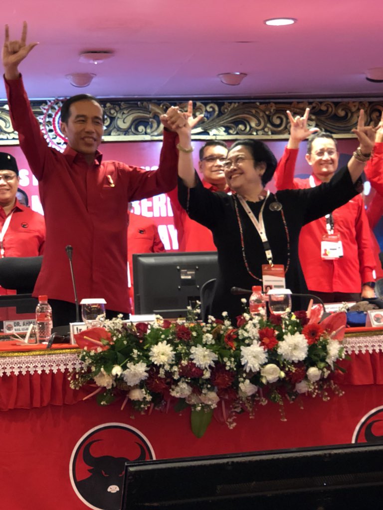 pramonoanung's tweet photo. Dalam Rakernas III hari ini @PDI_Perjuangan memutuskan pencalonan @jokowi menjadi calon Presiden utk tahun 2019-2024, Bismillah Menang dan mendapatkan dukungan seluruh rakyat Indonesia #Bant3ngPilihJokowi #T3tapJokowi https://t.co/WI3gNYFpca