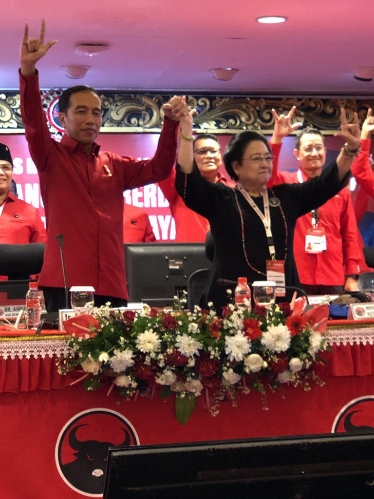 pramonoanung's tweet photo. Dalam Rakernas III hari ini @PDI_Perjuangan memutuskan pencalonan @jokowi menjadi calon Presiden utk tahun 2019-2024, Bismillah Menang dan mendapatkan dukungan seluruh rakyat Indonesia #Bant3ngPilihJokowi #T3tapJokowi https://t.co/WI3gNYFpca