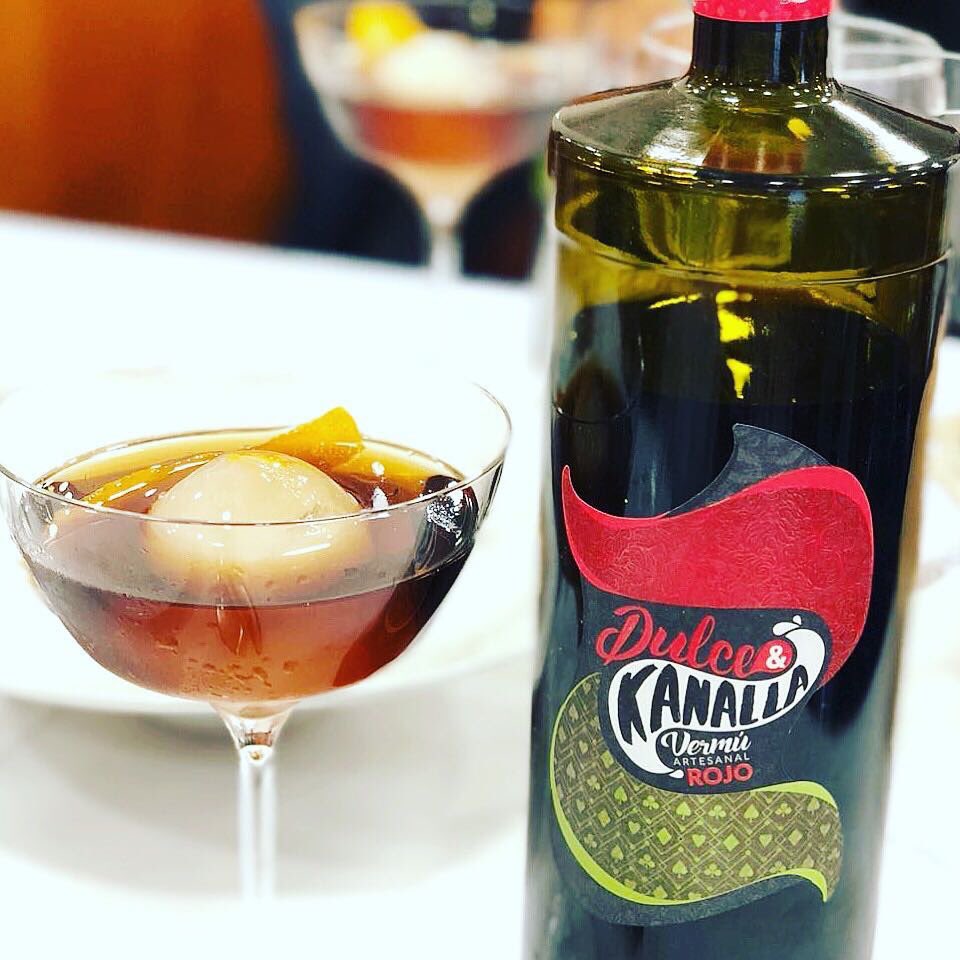 ¿Qué te parece un rico #vermut rojo para celebrar que ya está aquí el finde?