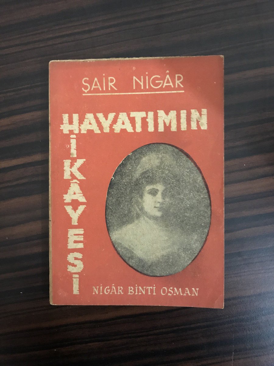 “Eserlerinin değeri, bir kadın kalbinden koptuğunu gösteren samimiliği, geniş şöhretiyle, hiç mübalâğaya düşmiyerek iddia olunabilir ki, Nigâr Hanım şimdiye kadar yetişen Türk şairlerinin en büyüğüdür.”

Mehmet Fuad Köprülü                #kitap #tbkitap