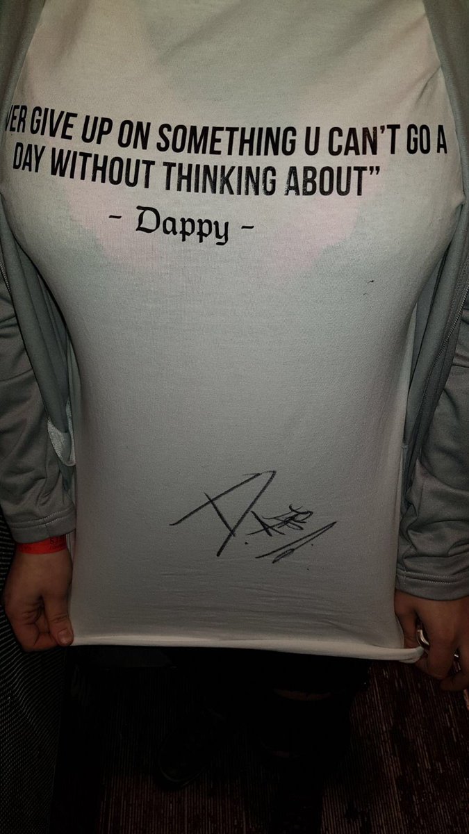 ImogenFitchett's tweet photo. Still can’t believe I met my idol ❤️❤️❤️ been her since day dot #Ndublet for life. Thankyou @TheDappy for making my dream come true and for taking Liam onto the stage ❤️ Thankyou for signing my top too. @SamSamDappy @iamwendyt @GreenieBro so glad I met you guys too ❤️ https://t.co/5bWvqxUYID