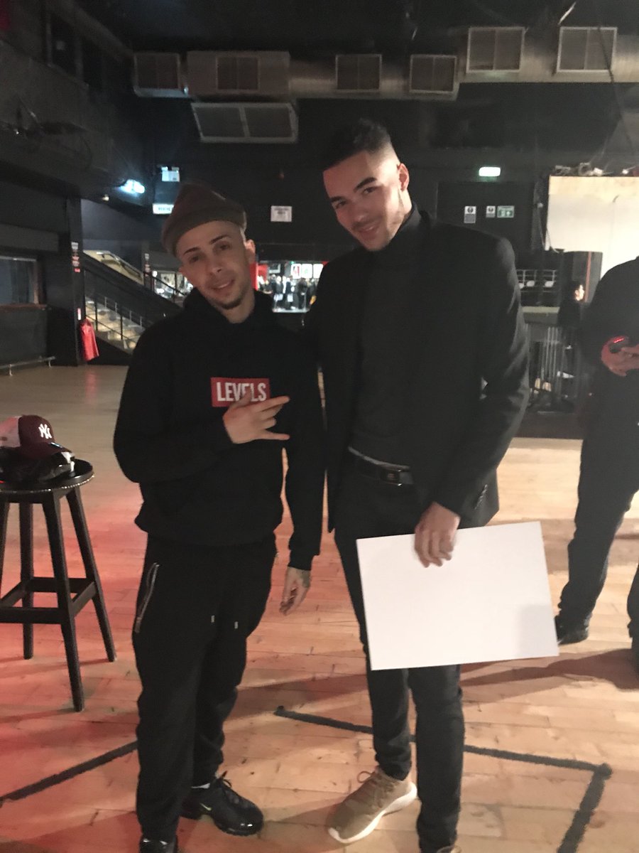 ImogenFitchett's tweet photo. Still can’t believe I met my idol ❤️❤️❤️ been her since day dot #Ndublet for life. Thankyou @TheDappy for making my dream come true and for taking Liam onto the stage ❤️ Thankyou for signing my top too. @SamSamDappy @iamwendyt @GreenieBro so glad I met you guys too ❤️ https://t.co/5bWvqxUYID
