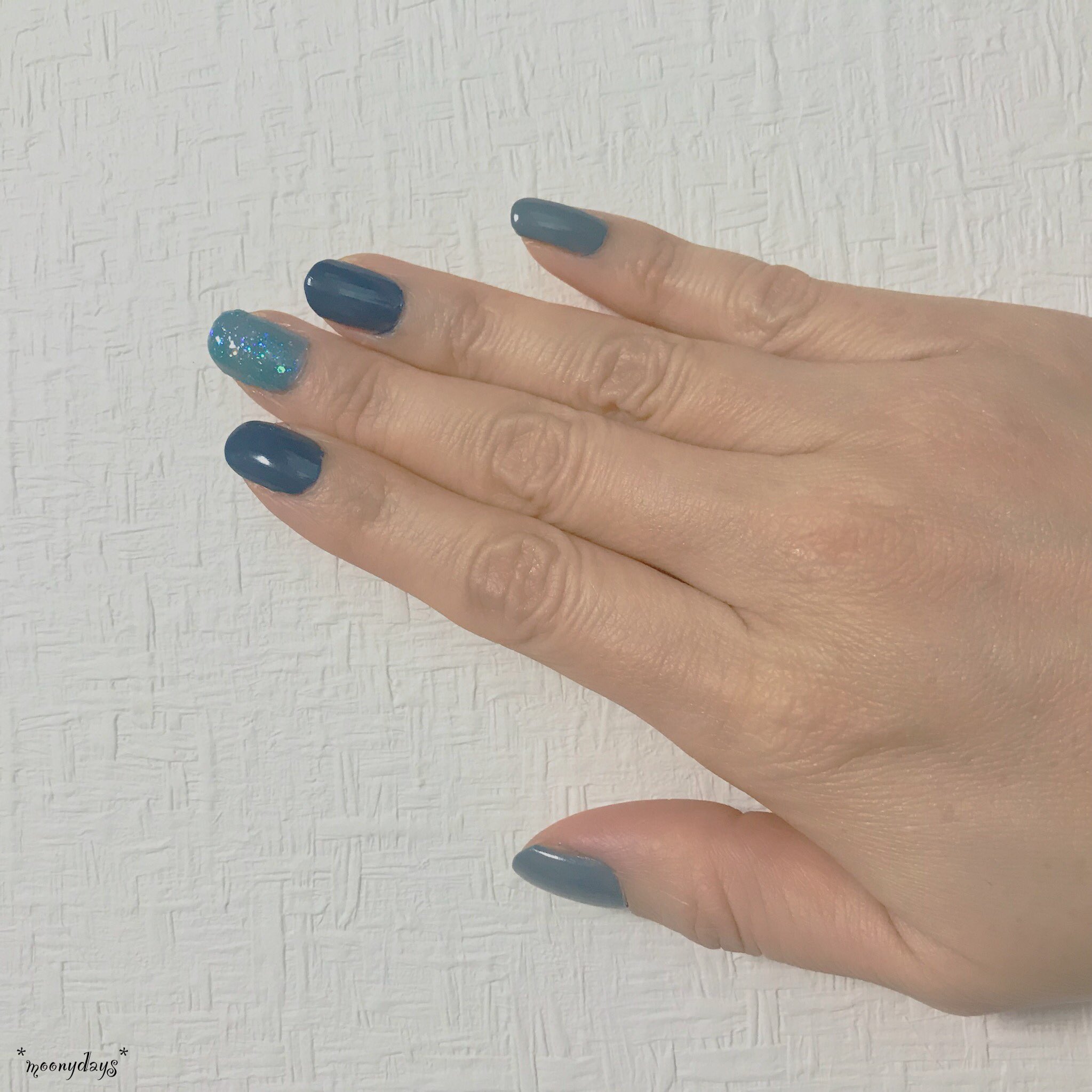 もとみ 試行錯誤中 新しい色にチャレンジ エスポルール ネイルポリッシュ ブルーグレー ピーコックブルー グレー クレヨンタッチミー Tmマニキュア スパンコバルトブルー セルフネイル ネイル ネイルカラー ダイソー キャンドゥ