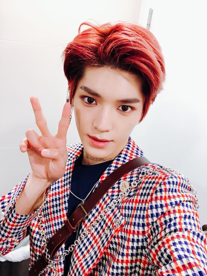 jnghin's tweet photo. Does he understand he’s killing me with his looks https://t.co/PJDlorSWEf