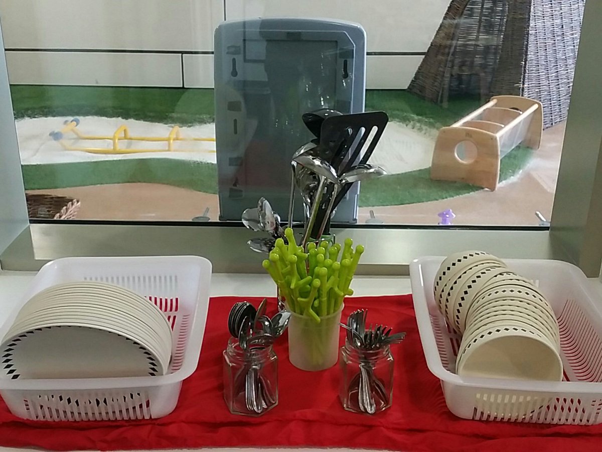 MissIreneAzul's tweet photo. We choose to help save Mother Earth by using non-disposable plates, bowls and cutleries. What a cool way to save our planet! #saisrocks #EarlyYears #earlyyearssingapore https://t.co/6aLd4nVbAW