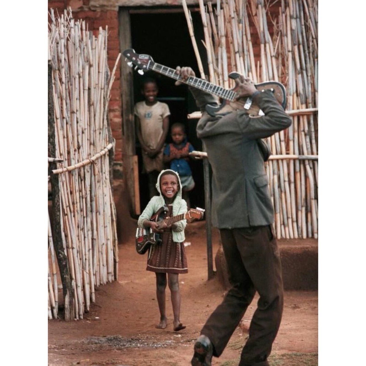 “ Hayatın çeşitli güçlüklerine karşı üç şey hediye edilmiştir: Ümit, uyku ve gülmek. “