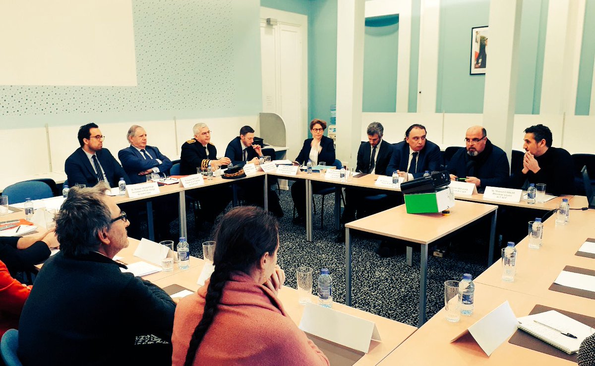 Notre enjeu : lutter contre la radicalisation des jeunes sur le web, avec plus d’éducation au décryptage de l’information et de sensibilisation dès le plus jeune âge. <a href="/MezardJacques/">Jacques Mézard</a> <a href="/ESJLille/">ESJ Lille</a> @Wattrelos <a href="/roubaix/">Ville de Roubaix</a> #CIPDR #prevention #radicalisation #FakeNews