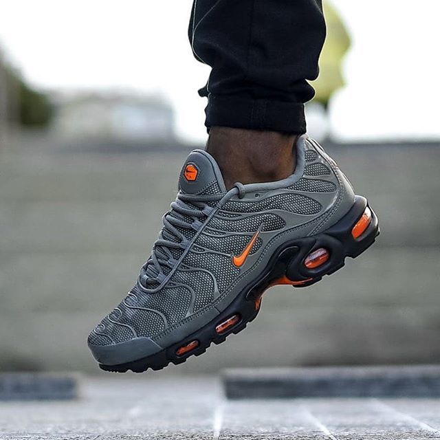 nike air max plus dark stucco