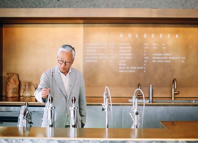 Today is the grand opening of <a href="/dolcezzagelato/">dolcezza</a> at the <a href="/hirshhorn/">Hirshhorn</a> <a href="/smithsonian/">Smithsonian</a> museum 〰️  they're celebrating by giving away ✨free✨ Stumptown Coffee from 8am-noon!

That's artist and designer #HiroshiSugimoto checking out the new <a href="/modbar/">Modbar</a> setup ☕️