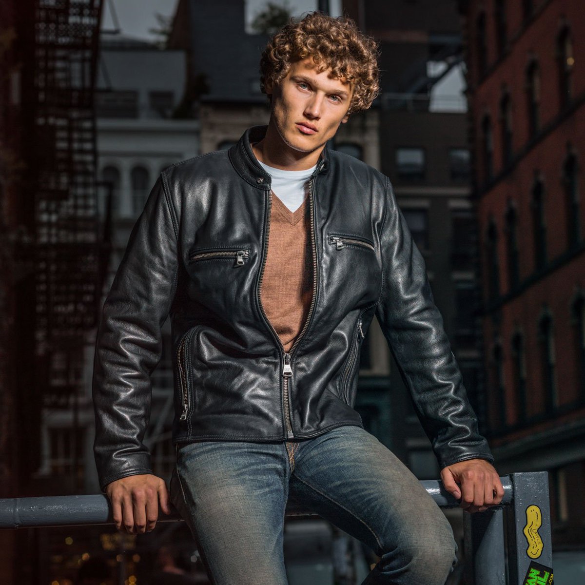 Andrew_Marc's tweet photo. Feel good Friday ~ warmer and longer days ahead
*
*
*
*
*
#andrewmarc #seasonless #outerwear #nyclife #nycstyle #leatherjacket #leatherjackets #cooljackets #coolstyles #feelgoodfriday https://t.co/xBo2yG4ymC