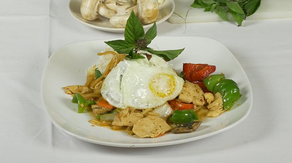 GadgetsKing1's tweet photo. Chicken Thai Basil - Food of Thailand. Watch video: https://t.co/bifL7pr8yi https://t.co/ijIEQjRPOW