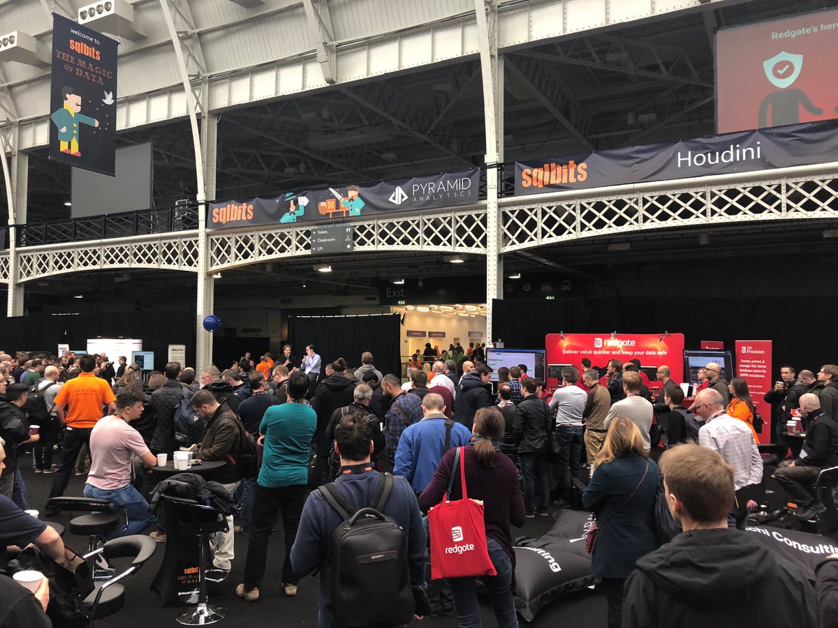 DataMacas's tweet image. Keynote session at #sqlbits2018 , should be a good day. @redgate at the heart of things!