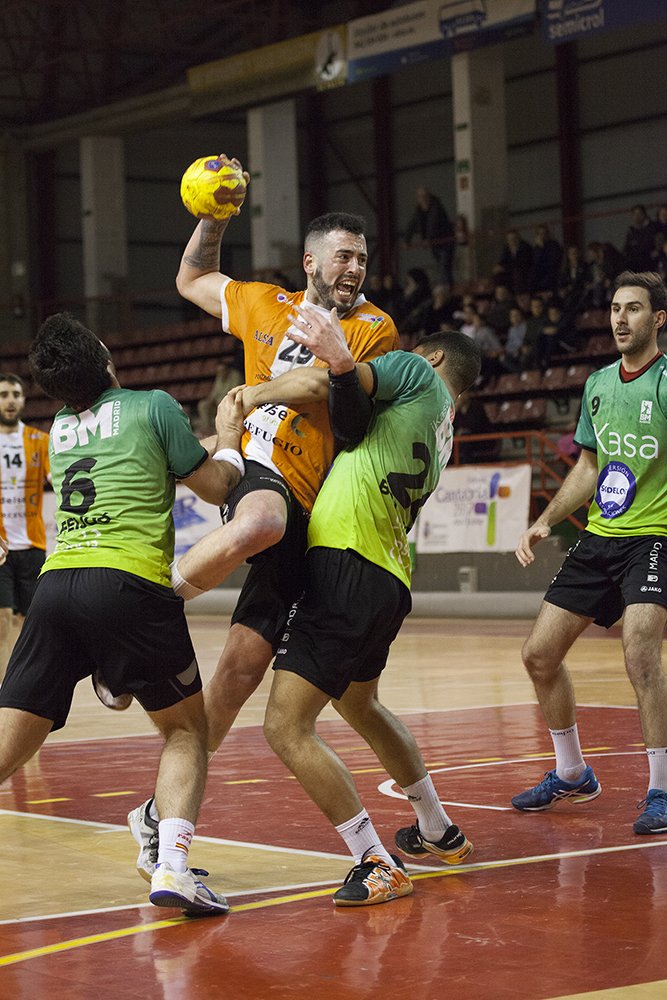Bathco Balonmano Torrelavega (@bmtorrelavega) on Twitter photo Mañana en el #Trueba, #BMT contra <a href="/BalonmanoNava/">Club Balonmano Nava 🤾🇮🇩</a> 
Cuarto contra segundo de la #dhplatamasc 
+ info > bit.ly/2CfKT15
#Partidazo #TheOrangeSquad #Desatatuladonaranja #mareanaranja #TodosalTrueba Mañana en el #Trueba, #BMT contra <a href="/BalonmanoNava/">Club Balonmano Nava 🤾🇮🇩</a> 
Cuarto contra segundo de la #dhplatamasc 
+ info > bit.ly/2CfKT15
#Partidazo #TheOrangeSquad #Desatatuladonaranja #mareanaranja #TodosalTrueba