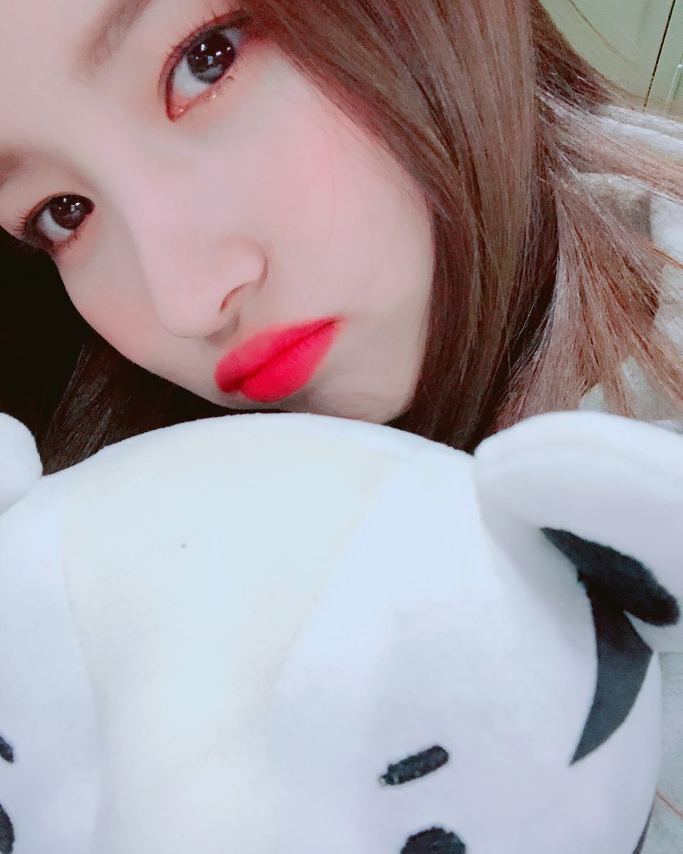 GFriendSnaps's tweet photo. [G-FRIEND INSTAGRAM(5P)] gfriendofficial: #수호랑 이랑 빼꼼꼼 😚 4/5P https://t.co/jegrUsaUlw #kpopsnaps https://t.co/FhvjhQGN2E