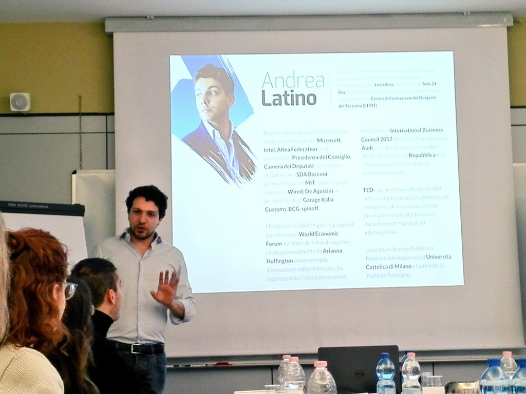 Luisa19_25's tweet photo. Oggi in aula CFMT con @andrealatino per il corso "Digital Personal Branding" dedicato ai ragazzi di #BIG!
#BIGcourse @CFMTformazione https://t.co/XogzZXYuwV