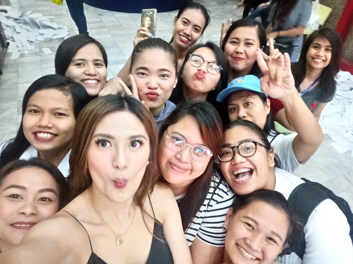 jhelayyyyyy's tweet photo. Ang saya @MyJaps,
Thank you sulit ang Friday namin :)
#NothingLeftRadioTour https://t.co/OZwa8bAWQC