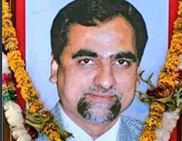 EpicRoflDon's tweet photo. Meanwhile.. इसके लिए थोड़े ही CBI शाहबाई पे रेड करेगी .. 
🤣🤣🤣🙏 https://t.co/3RBjo4tu16