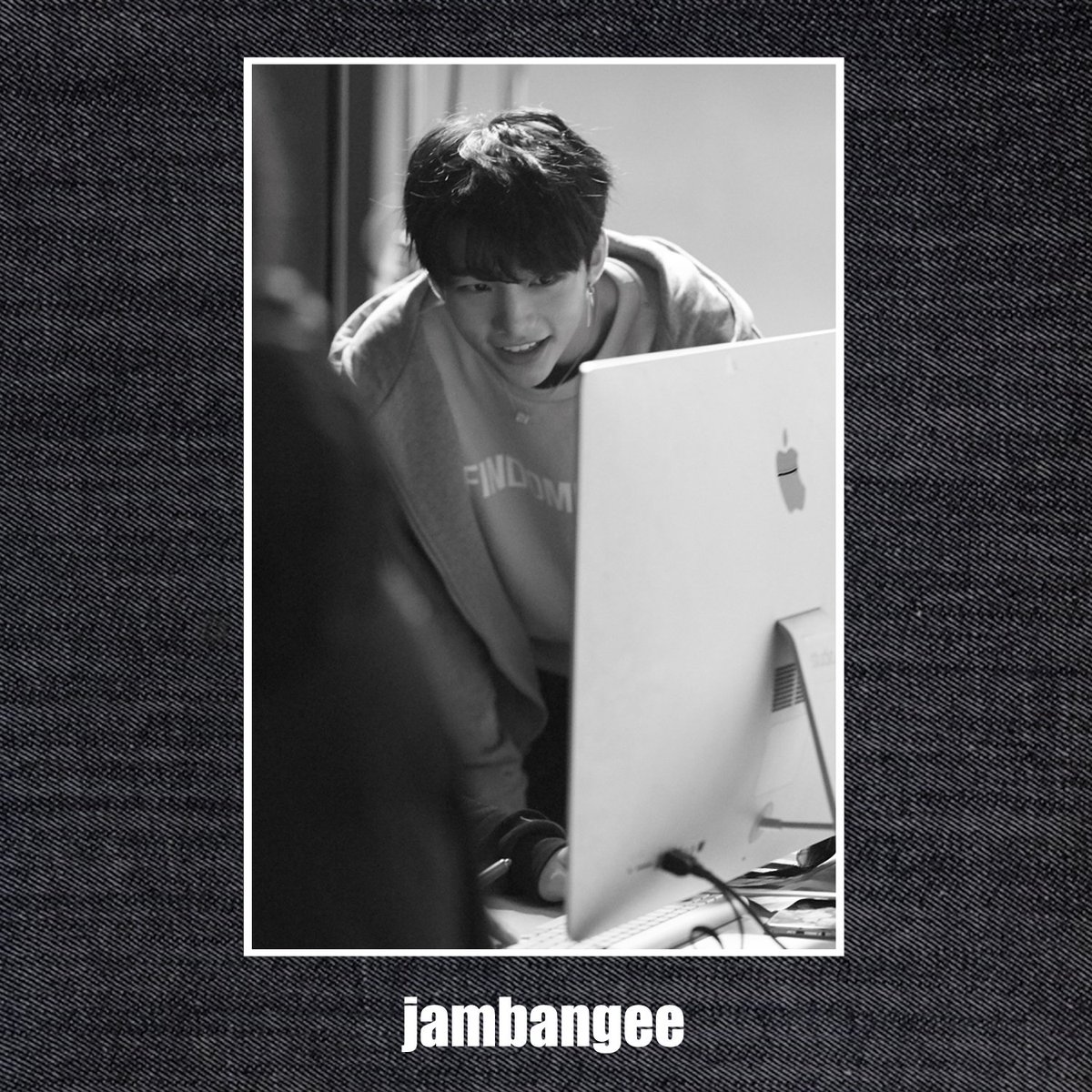 Jambangee_Jeans's tweet photo. 👖
슼나잇~!!!

JAMBANGEE 
2018 SPRING CAMPAIGN
'GLOW IN THE COLOR'

스트레이키즈의 매력넘치는 촬영 현장 비하인드컷!
'슼뱅이들 모여라'

다음주 스트레이키즈 X 잠뱅이 캠페인 화보가 공개됩니다~!!!💕

#jambangee #jambangeejeans #straykids #잠뱅이 #스트레이키즈 https://t.co/2199hFwaMQ