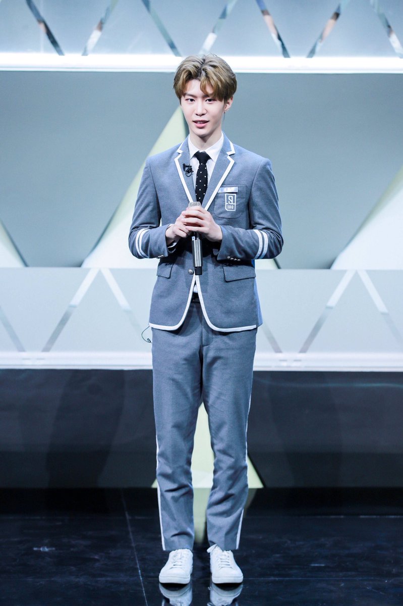 TangerineBear_'s tweet photo. 🗓ITS FRIDAYYYYY‼️
Are you all ready for today ⁉️🤗🤗
So exciting and anticipating 😋😋😋
∘
#Adam范丞丞 #范丞丞 #fanchengcheng #ChengChengFan #phạmthừathừa #乐华娱乐 #yuehuaentertainment #yuehuaboys #idolproducer2018
Photo Cr. yuehua https://t.co/RDQvGjsVFs