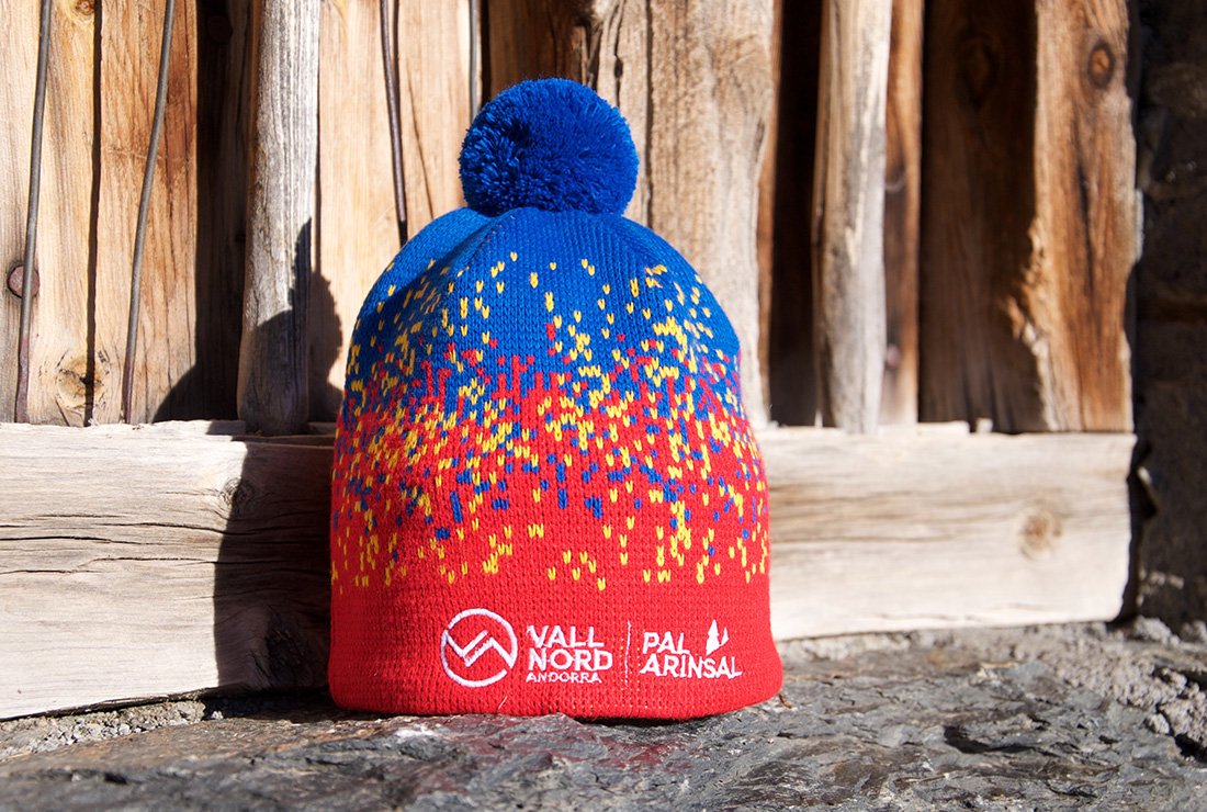 nwpowderdays's tweet photo. Collab @Vallnord &amp; @nwpowderdays 

Molt contents de veure com les empreses andorranes aposten per les marques del nostre Petit País a l'hora de fabricar els seus accessoris de neu amb NWPD

Disseny @Elton_Style | #MarcaAndorra https://t.co/Dgfnwh3lhR