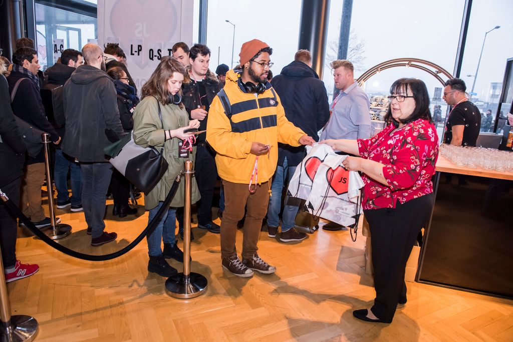 ⏰🎤 Tick-tock, Tick-tock 🎤⏰ NEXT VIDEO RELEASE IN ONE HOUR 🎥 make sure you don't miss out, subscribe: buff.ly/2Fl2xz7