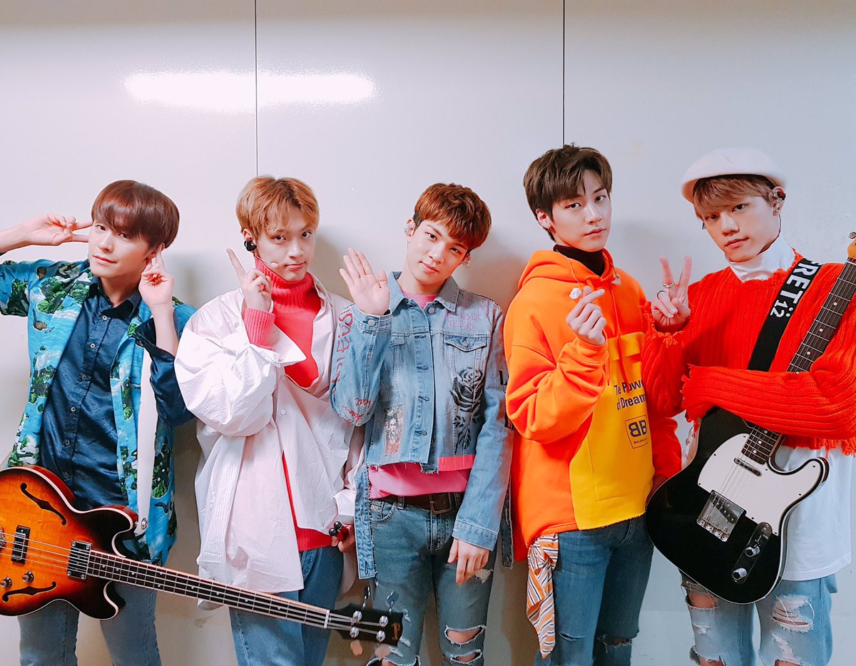 NFlyingofficial's tweet photo. [엔플라치📸] "뜨거운 감자" 활동을 정말 뜨겁게 만들어 준 우리 엔피아 여러분! 정말 감자감자합니다!🙇‍♂️ 그리고 4..4...사랑합니다😳 ❤꒒ ০ ⌵ ୧ ❤

#엔플라잉 #NFlying #엔플라치 #뜨거운감자 🔥🥔 https://t.co/KN5j4bvW6B