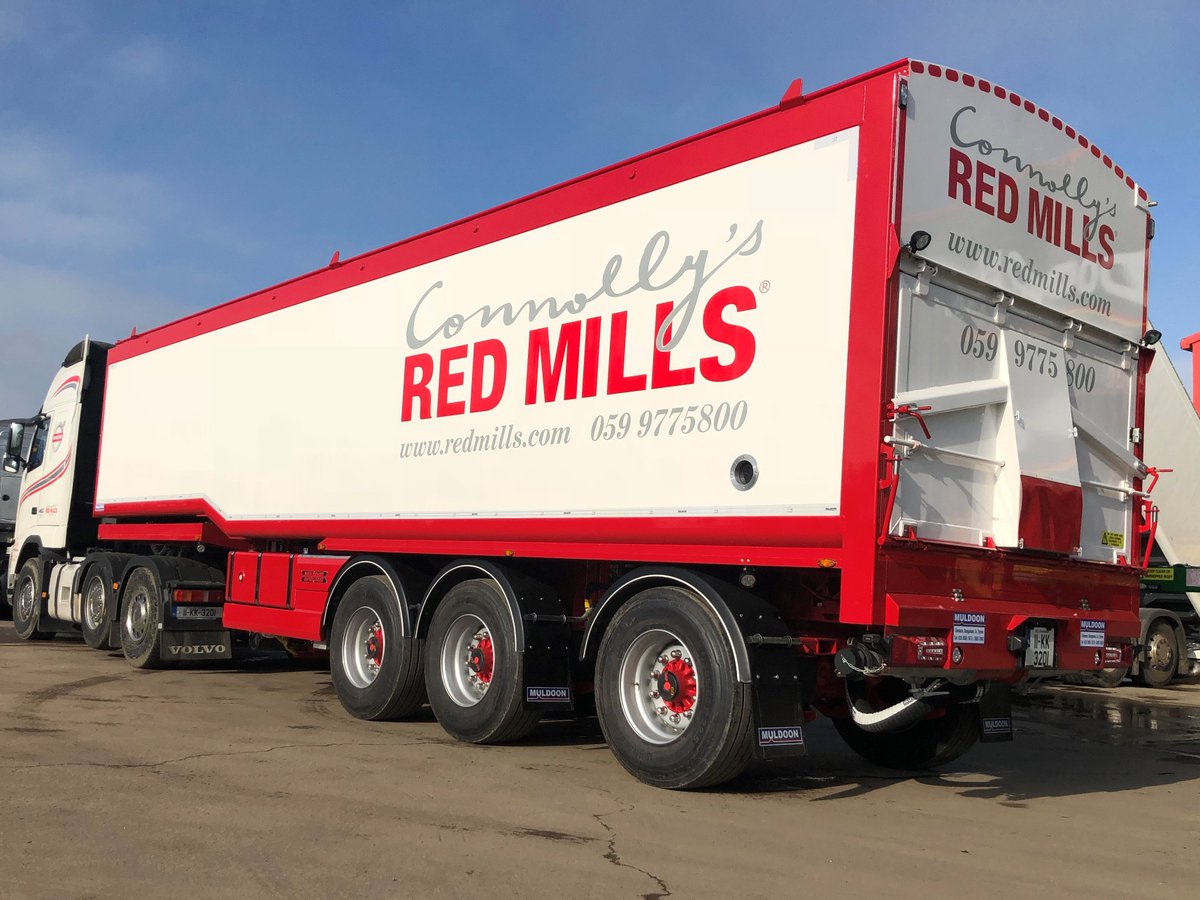 MuldoonTS's tweet image. Now here's a Trailer 👌

Connolly's RED MILLS recently received their brand new Tri Axle Rear Steer Bulk Blowing Trailer. 
Thanks Folks for the continued business and best of luck with your new Trailer. 🤗

#FridayFeel #Trailer #TriAxle #Muldoon #Customers #Finish #Orders