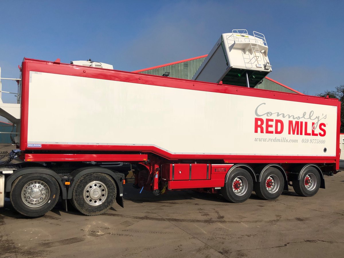 MuldoonTS's tweet image. Now here's a Trailer 👌

Connolly's RED MILLS recently received their brand new Tri Axle Rear Steer Bulk Blowing Trailer. 
Thanks Folks for the continued business and best of luck with your new Trailer. 🤗

#FridayFeel #Trailer #TriAxle #Muldoon #Customers #Finish #Orders