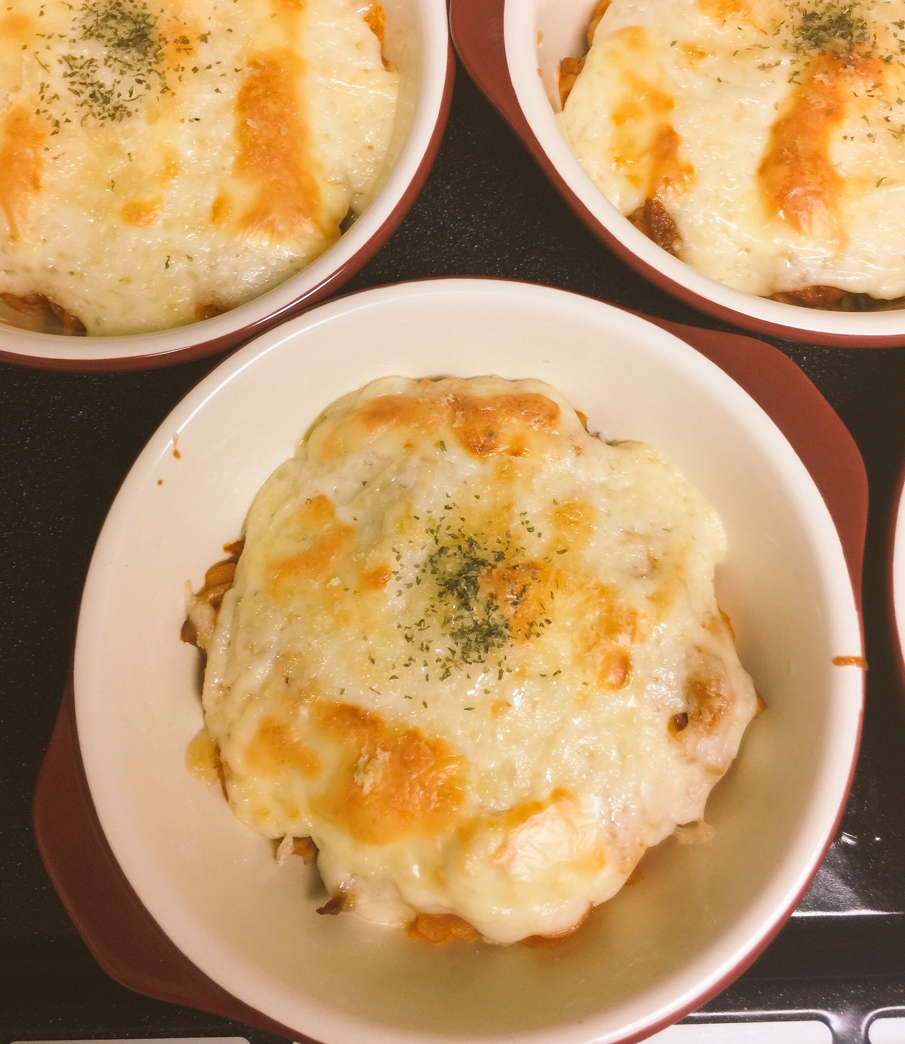 クロネコやまと おかげさまで体調戻りました 声かけてくださりありがとうございました さて 寒いので今日はグラタン やまと家のグラタンはミートソースマカロニ ホワイトソース チーズでラザニア風 宇宙船サジタリウス の登場人物にラザニア好きな
