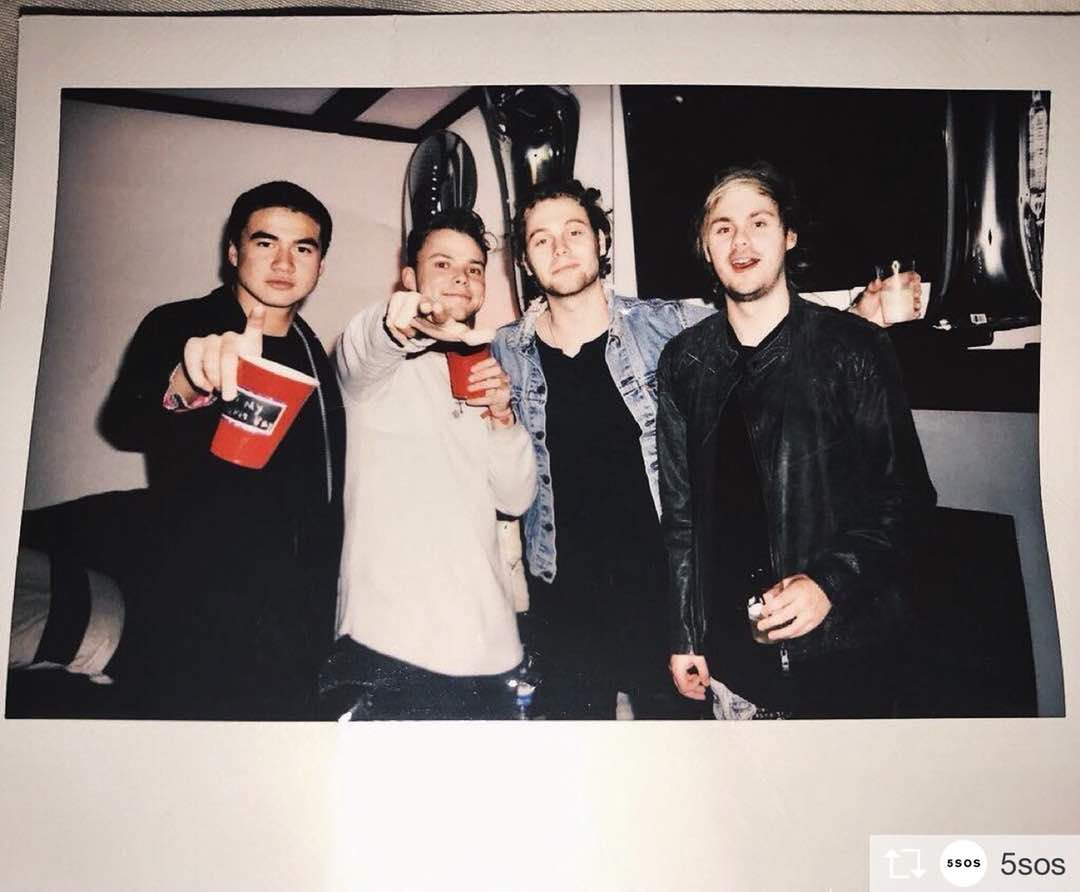 hitzdotmy's tweet photo. Do you guys want us to keep playing 5 Seconds Of Summer on HITZ? #WantYouBackOnHITZ @5SOS @5SOSFamMsia https://t.co/ncr4ISbn6D