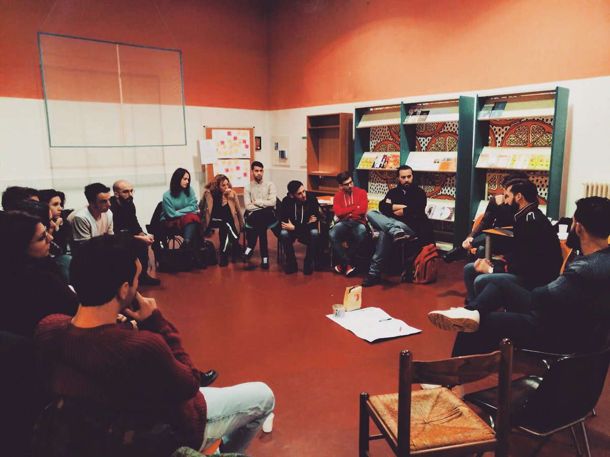 EdABellezza's tweet photo. Primo incontro de "Il Mediterraneo guardato dai Balcani" organizzato da #FEMTO e #educareallabellezza.
Il #testo di @AntonioRoma_92 e i #disegni di @giacoroo sono stati condivisi con #passione incentivando al #confronto.
#Lemonlab #rivoluzioneculturale #Cultura #Torino https://t.co/NPauFMc671