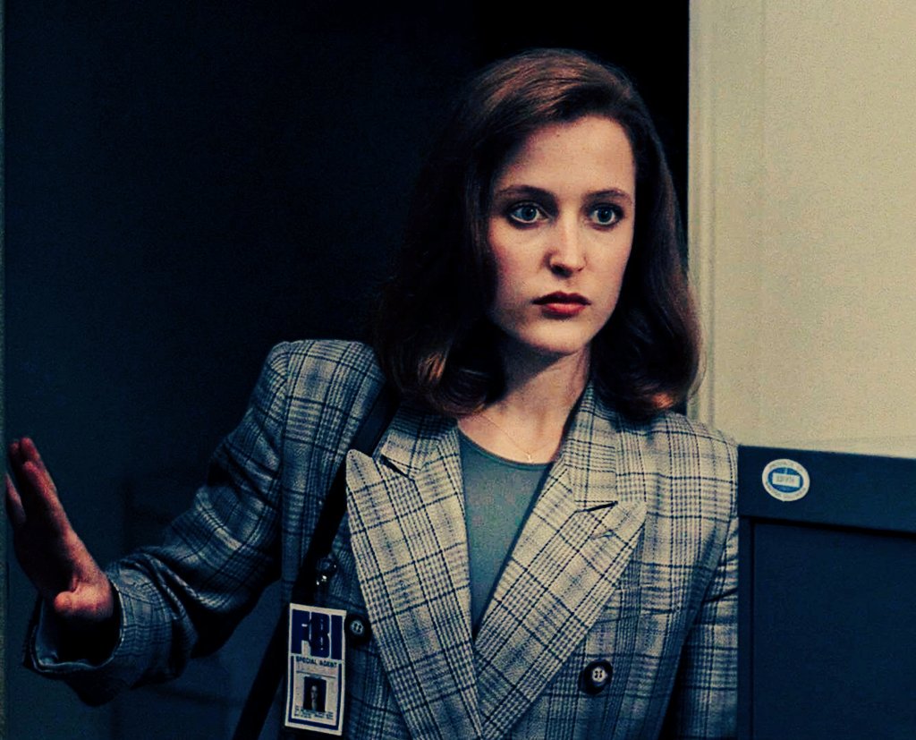 Happy birthday Dana Scully   My favorite FBI agent My ONE love    