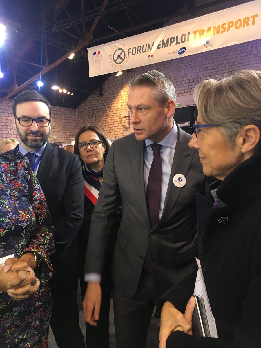 Visite de <a href="/Elisabeth_Borne/">Élisabeth BORNE</a> sur le stand @poleemploi_IDF à l’occasion du forum emploi transports