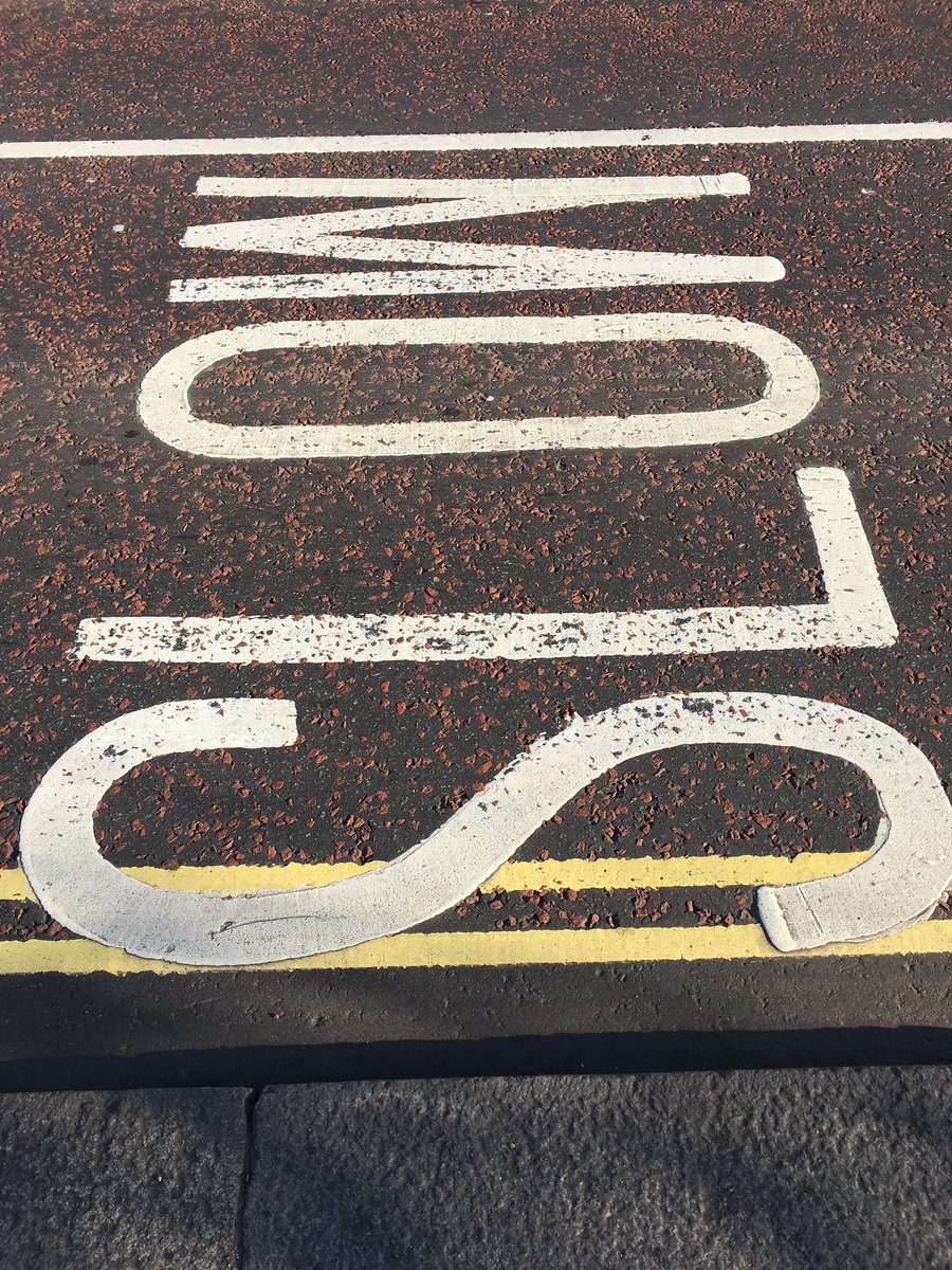 Fog_upon_LA's tweet photo. #london #streetsigns #slow #foguponla https://t.co/aYyhMgEG7S