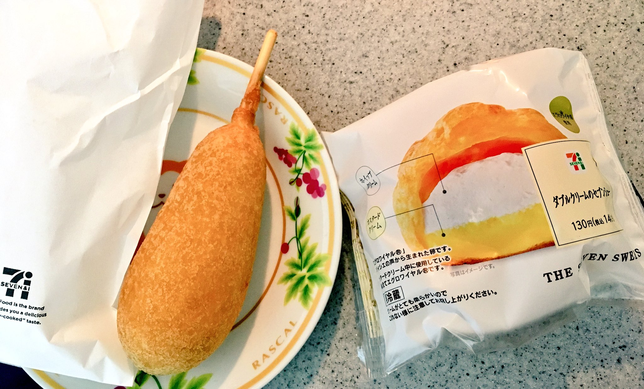 山野こや コンビニお嬢様 という漫画で出てきたアメリカンドッグ シュークリームを食べてみた 漫画読んでて いや 理屈はわかるけど 本当に美味しいの と気になったので 実践したよ 味は 甘味が増して美味しい 生ハムメロンという組み合わせ