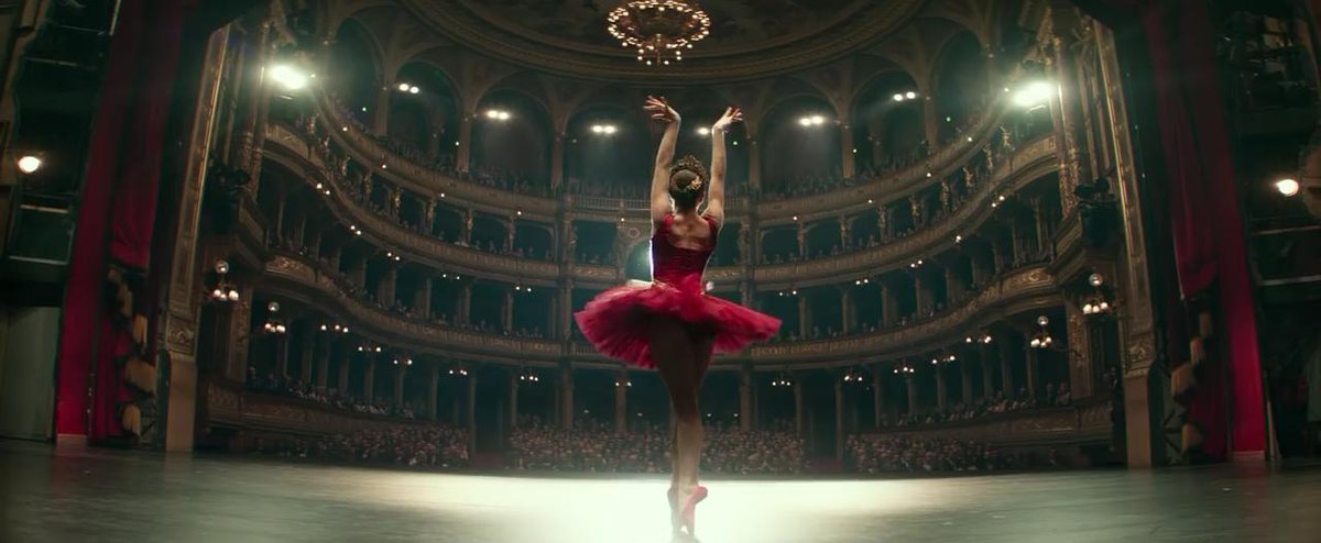 Wow! Ternyata untuk mempersiapkan perannya di film #RedSparrow, Jennifer Lawrence melakukan latihan ballet dan melatih aksen Rusia-nya selama 4 bulan. Tonton aksinya di #RedSparrowMovie. Segera tayang di Cinemaxx!!