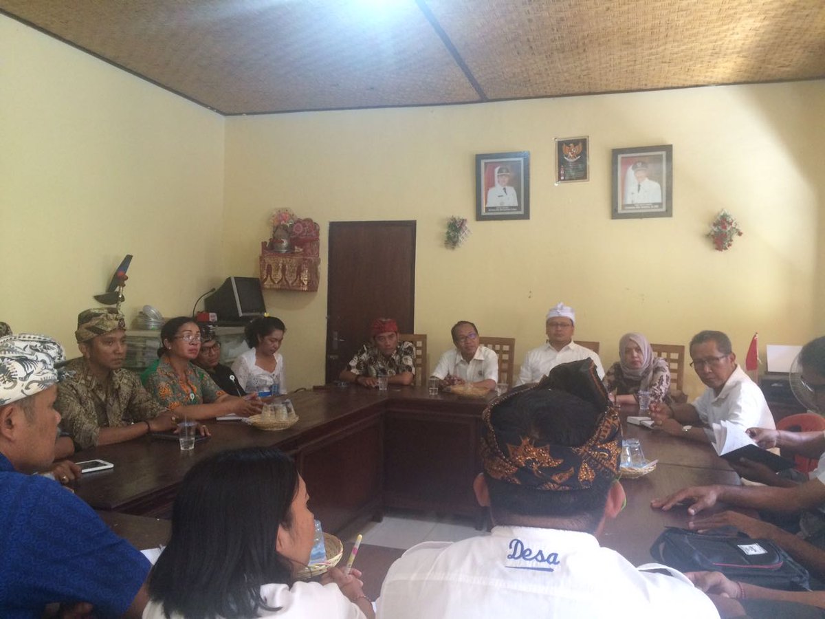 surya_ipe's tweet photo. Kunjungan &amp; rakor tim kemendesa di Desa Dauh Puri, Kec Marga, Kab Tabanan, Bali
#ManfaatDanaDesa #PadatKaryaTunai #tppibali #KabTabanan 
@jokowi @BaliP3md @EkoSandjojo @anwsanusi @taufikmadjid71 @fachrilabalado @KemenDesa @tppindonesia @AdiParmadi @Ki_Mangku @wayanstika https://t.co/Z9kY55FOAV