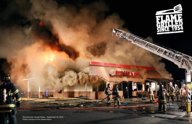 これが本当の炎上商法？海外のバーガーキングは店舗の火事の写真を広告にしているｗｗ