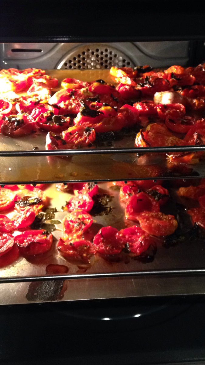 sheryn27's tweet photo. Yummy roasted tomatoes that my mum made! Yum!! https://t.co/qNcyZtswAl