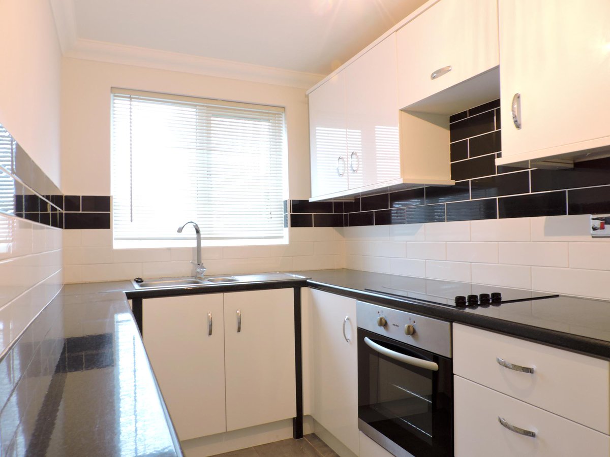 LeadersFareham's tweet photo. Available end of March 2018  please call 01329 825282, similar required @PropertyHants #property @YourFareham  @FarehamShopping @LeadersLimited https://t.co/eR6Rtcz0Mk