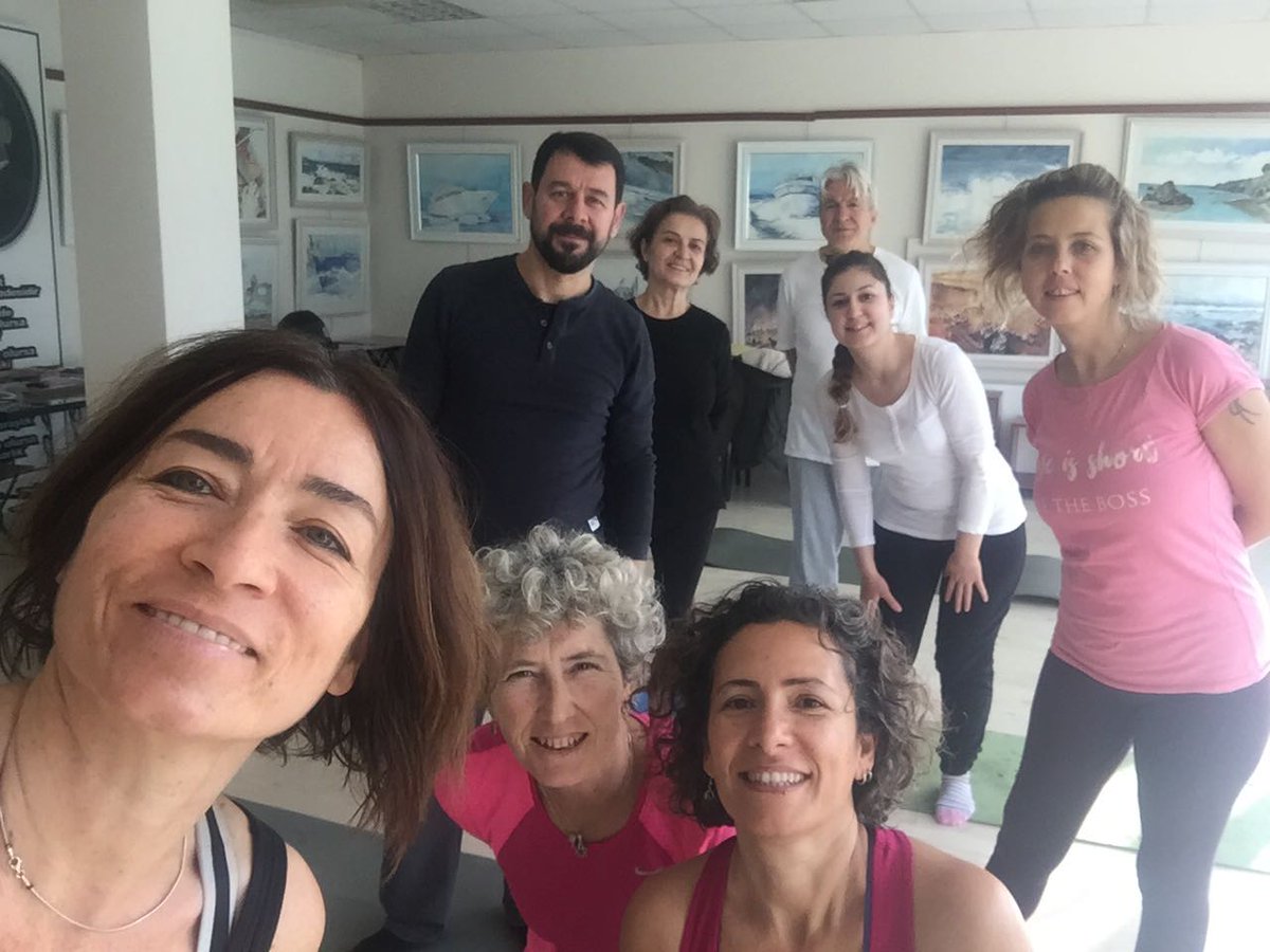 TeosMarina's tweet photo. TEOS MARİNA'DA HAFTADA 3 GÜN YOGA 
Teos Marina Kültür Merkezi'nde her hafta eğitmen Figen Çizgen rehberliğinde klasik yoga dersleri devam ediyor. Her Cumartesi ve Çarşamba sabahı saat 11.00'de, her Salı akşamı saat 19.30'da yoga dersleri yoğun ilgi görüyor. https://t.co/8LxfuuFiMN