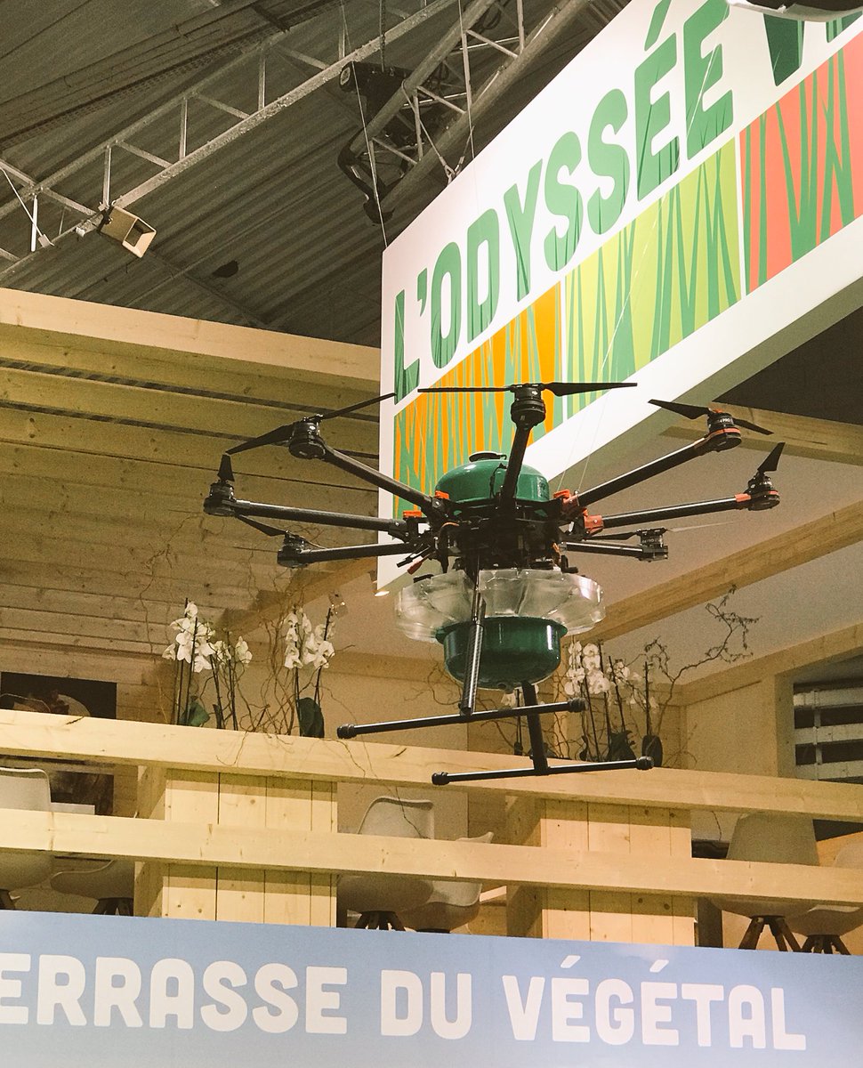 Bioline_AS's tweet photo. #biocontrole 🐝 Tiens tiens ! A quoi peut servir ce #drone ? 🤗 ne serait ce pas un diffuseur de micro-abeilles #trichogrammes 🐝 pour lutter biologiquement contre pyrale du #maïs 🌽  🌾 sur le stand @passioncereales du @Salondelagri @Ludwik_Pokorny @jbregnard51 @mace_lace https://t.co/qmhIbumiRY