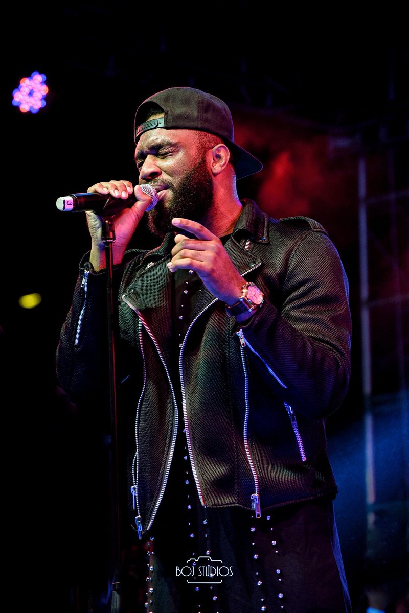BojStudios's tweet photo. @Praiz8 totally brought the house down @_100percentlive
#TwoMinutesTheEp #100PercentLive #BOJStudios https://t.co/mexaLdLy0K