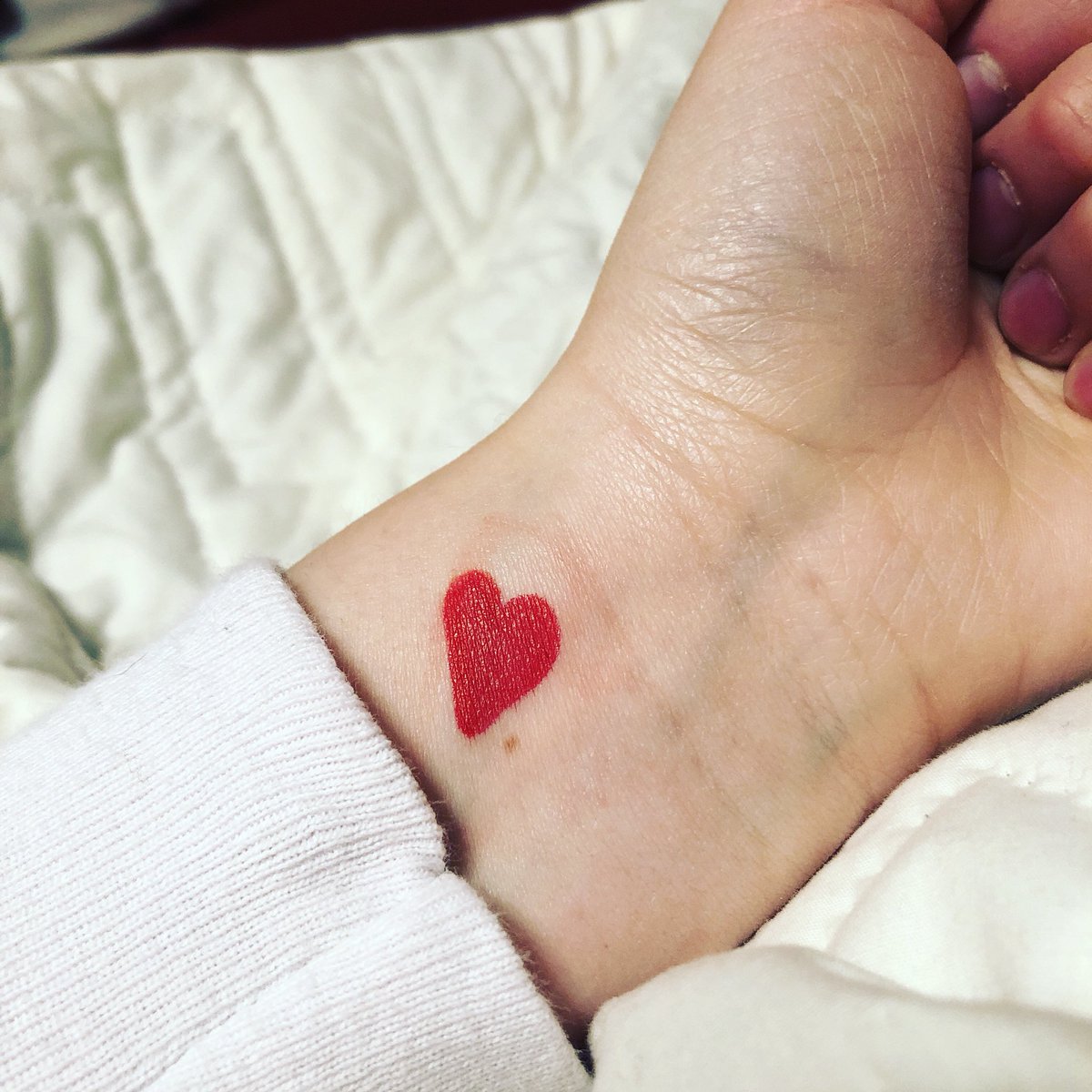 lolodub2018's tweet photo. Guys we need to be the love. We need to be the change. Start encouraging. Start showing compassion. SPREAD THE LOVE. #SpreadLoveMovement
°
°
Draw a heart on your wrist and whenever you see it remember to spread the love and to be the change. https://t.co/iJQdfeC908
