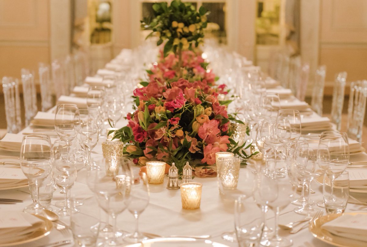 AtelierEm's tweet image. A celebration of #ChineseNew Year at @HomeHouseLondon for @Harrods  using rich colours and oranges for #goodluck thank you @flobrooksphoto #AtelierEmmanuel #Harrods #YearOfTheDog #HomeHouse #ranunculus #orchids #florist #florals #London #2018