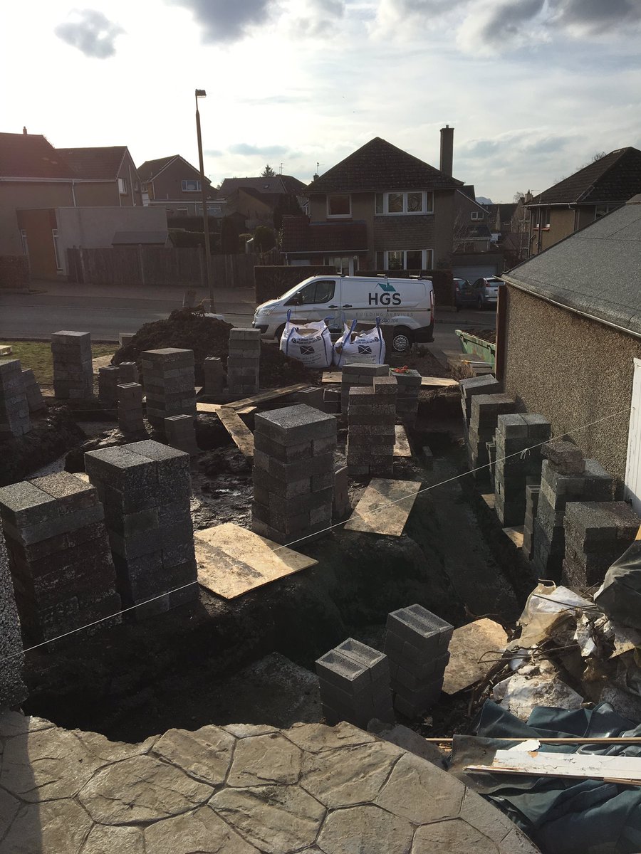 hgsbuilders's tweet photo. Block delivery , all set for brickies to build out the ground over the weekend @standrewstimber @MasterTradesmen 
📞07534104895 https://t.co/EUzEQw9nWA