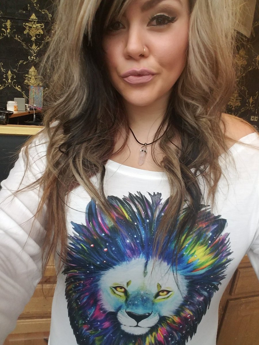 CarisaMarie05's tweet image. This photo shoot was a blast lol #electrothreads #PositiveVibes #vibewithme #ViBE ❤ #Leo #Love